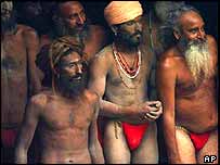 20061130130026--39393207-sadhus-203ap.jpg